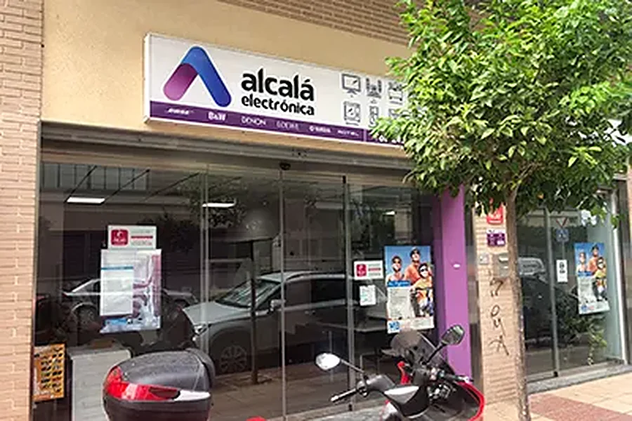 Fachada del taller de Electrónica Alcalá en Murcia